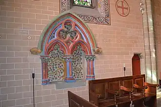 Piscine liturgique gothique.