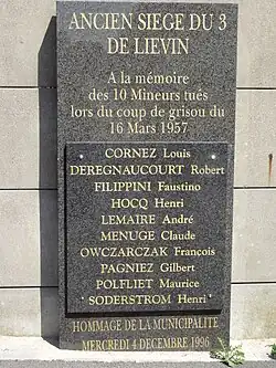 Plaque en l'honneur des dix mineurs tués par un coup de grisou le 16 mars 1957.