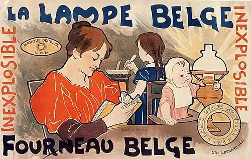 Une femme assise consulte un livre de recettes ; atour d'elle, se trouvent une petite fille surveillant la cuisson d'un mets sur le fourneau et un bébe jouant avec une lampe.