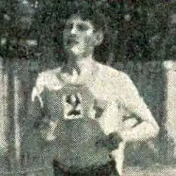 Un homme pris en train de courir.