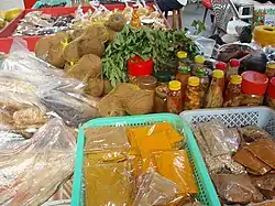 Épices sur le marché de Mahé