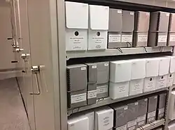 Étagères amovibles pour les archives au deuxième étage du Centre du patrimoine