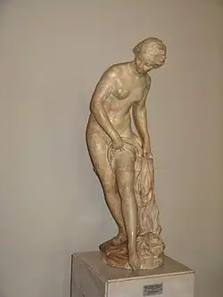 Baigneuse (1758), plâtre, Saint-Pétersbourg, musée de l’Ermitage.