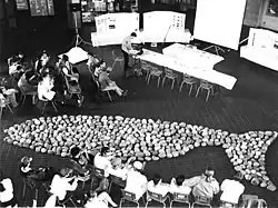 Présentation du projet Événement-Ouananiche du duo d'artistes Interaction Qui au Complexe Jacques-Gagnon, Alma (Québec, Canada). 1995