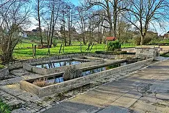 Le lavoir-abreuvoir.