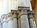 Doubleau séparant les deux travées, chapiteaux.