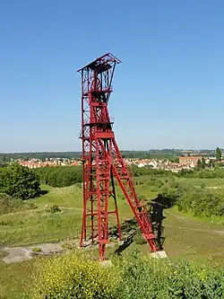 Le chevalement du puits no&nbsp;8.