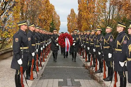 Cérémonie en hommage aux morts de la guerre des Dix Jours en 1991