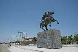 Photographie en couleurs, représentant une statue.