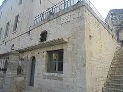 La partie inférieure de la mosquée.