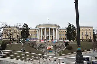 Le Palais d'Octobre rue de l'Institut.