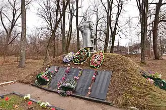 et aux morts de la seconde guerre mondiale, classé à Bazar.