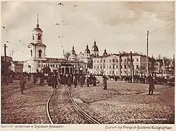 Vue de l'Académie en 1911. À droite, le bâtiment semi circulaire autour du clocher, à gauche le bâtiment néoclassique d'Andreï Melenski.