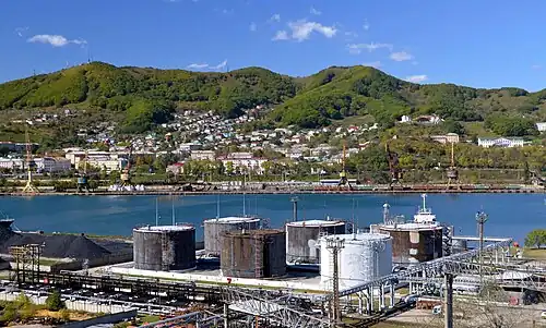 Réservoirs au port de Nakhodka.
