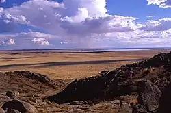 Vue à distance du lac.