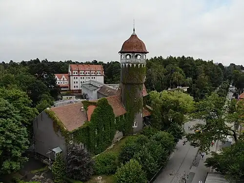 Vue d'ensemble de l'édifice.