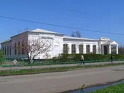 Rue Gagarine, ancien gymnasium, monument classé.