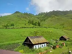 Maison et potager dans l'est du village.