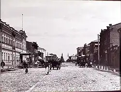 Vue de la rue de la Noblesse, de la rue de la Résurrection (des Pionniers) vers la place Saint-Alexis (1889).