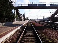 Les voies et passerelle.