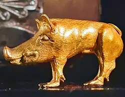 Objet conservé au Musée du Trésor national de l'histoire de l'Ukraine provenant du kourgane classéde Khomin Mohyla