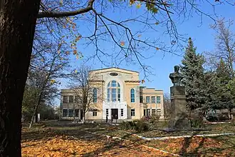 Le palais de la jeunesse et de la culture classé.