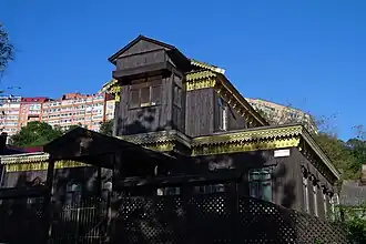 Manoir en bois sur la rue Makhalina.