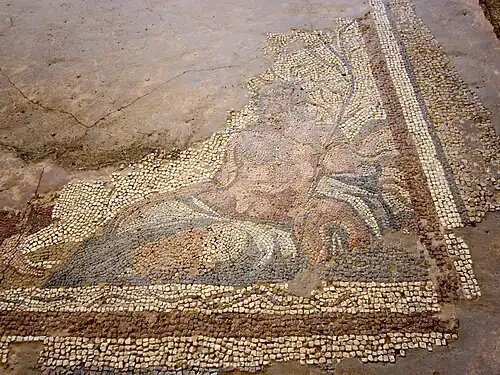 Détail d'une mosaïque du village.