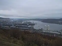 Vue de la baie de Kola depuis Mourmansk.