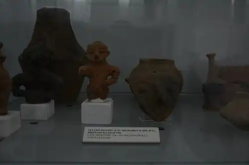 Objets en terre cuite du Ve-IVe millénaire av. J.-C. (culture de Vinča).