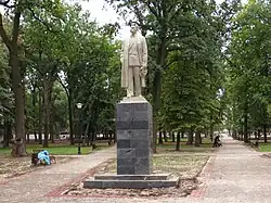 Parc Nouvelle-Bavière, la statue de Maxime Gorki classée.
