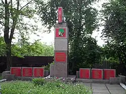 Monument aux morts de soixante soldats de l'Armée rouge à l'école no 18 classé.