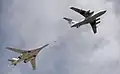 Ravitaillement en vol d'un bombardier stratégique Tu-160 par un Il-78 pendant le défilé