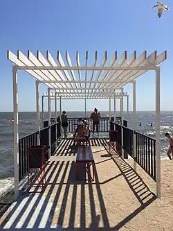 Jetée sur la plage centrale.