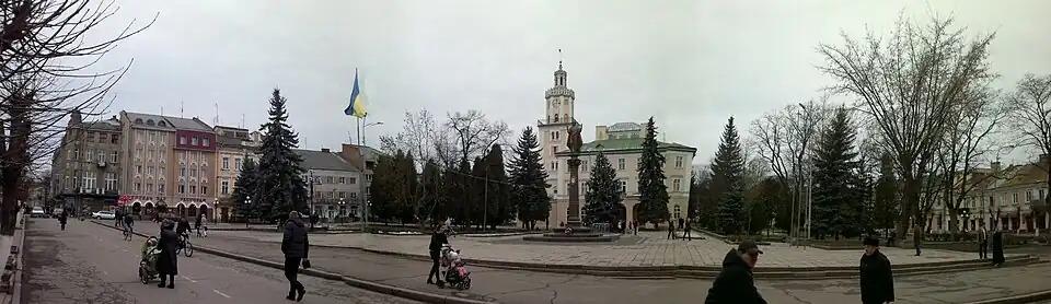 sur la place classée n° 46-109-0009.