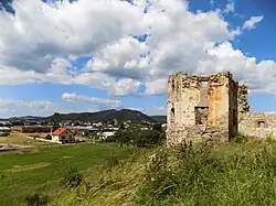 Une tour d'angle hexagonale.