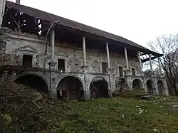 Galerie couverte et colonnes