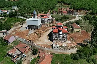Le monastère et le lac de Debar