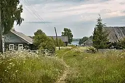 Chemin entre les maisons.