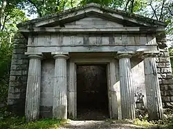 Crypte de la famille Brynner.