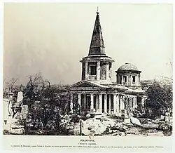 L'Église de Tous-les-Saints de Sébastopol.