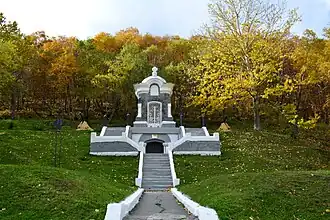Chapelle sur la colline.