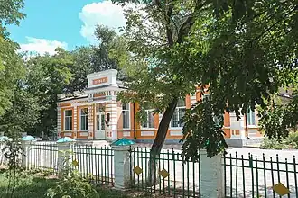 Ancien lycée de garçons fondé en 1904.
