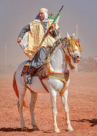 Cavalier et Selle algérien pendant une fantasia