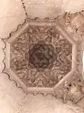 La coupole des muqarnas à l'intérieur du mihrab.