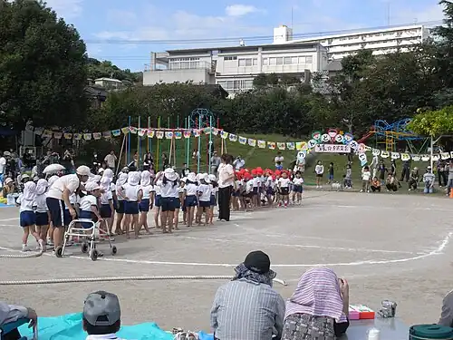 Tir à la corde pendant un undokai
