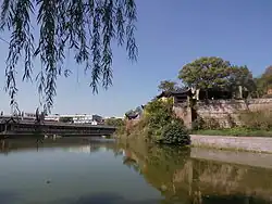 Bâtiments sur la falaise rouge (Dongpo chibi)