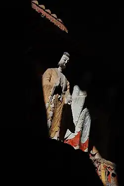 Détail de la grotte 11. Drapés tuyautés, en éventail. Yungang.