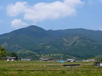 Vue du mont Naka Katsuragi (arrière-plan, à gauche).