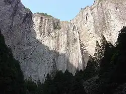 Sous le Grand Dragon.